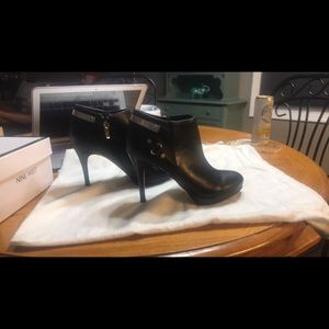 Marc Fisher black heeled booties